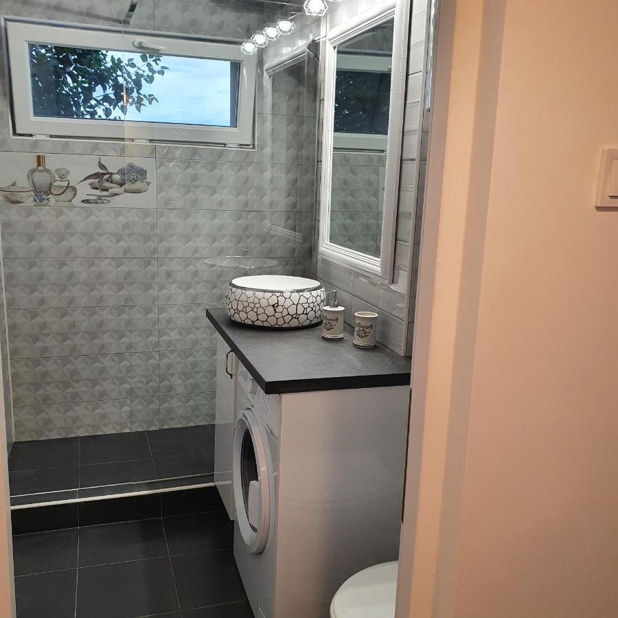 Ferienwohnung Sendy Orşova Exterior foto