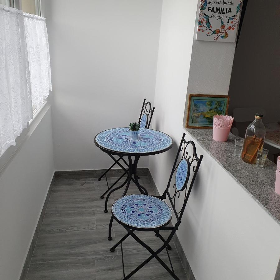 Ferienwohnung Sendy Orşova Exterior foto