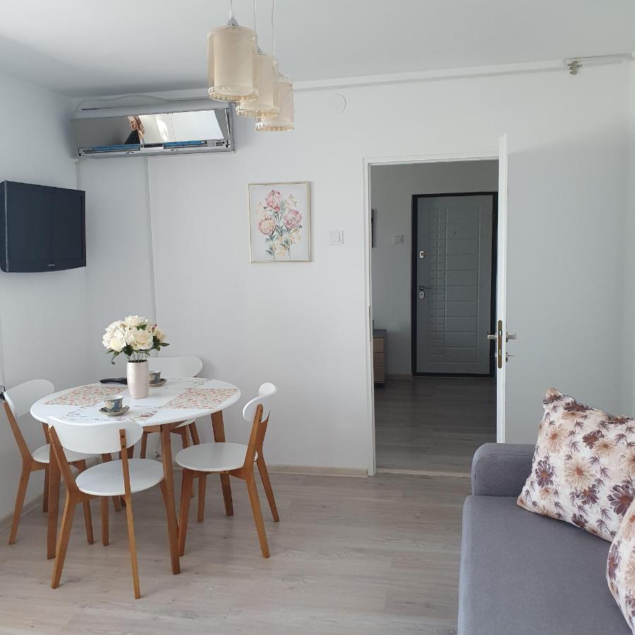 Ferienwohnung Sendy Orşova Exterior foto